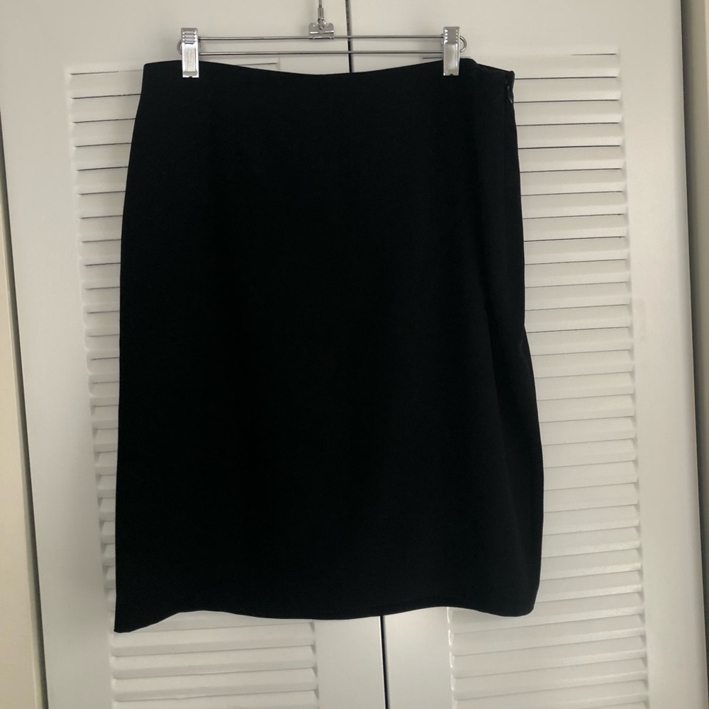 Ann Taylor black pencil skirt